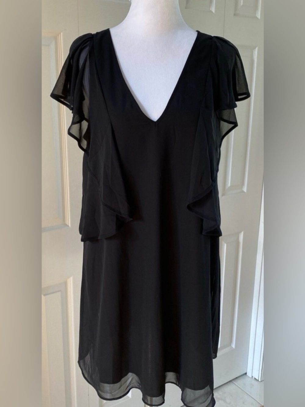 BCBG GENERATION CASCADING RUFFLE V NECK DRESS SZ M EUC